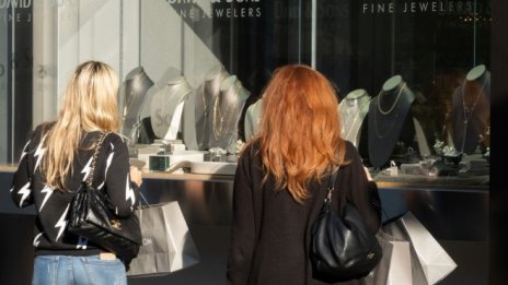 Търговията на дребно у нас записва нов подем през април