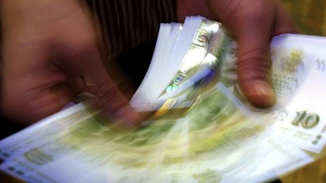 КНСБ настоява за ускорен ръст на заплатите - през 2022 г. минималната да е 764 лв.