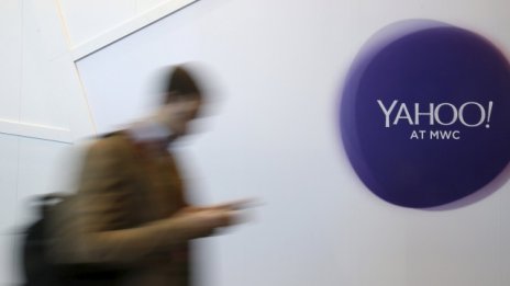 Трима в битка за "интернет динозавъра" Yahoo