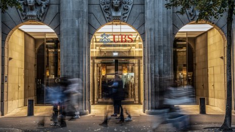 Високите лихви помогнаха на UBS да изненада с печалбата