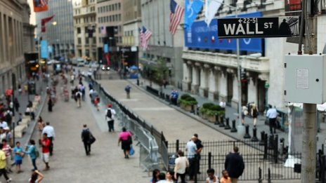 Протоколът от заседанието на Фед спря спада на Wall Street