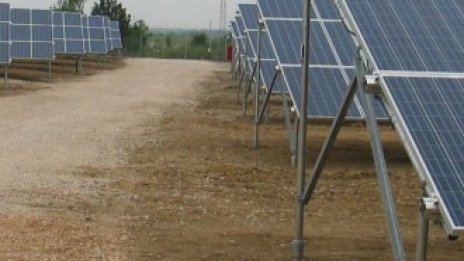 Масова продажба на ВЕЦ-е и соларни паркове от началото на годината