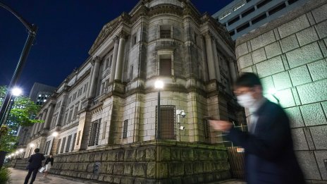 ЯЦБ запази лихвите без промяна на фона на причинената от Тръмп несигурност