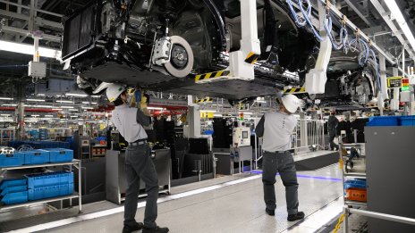 Nissan ще произвежда твърдотелни батерии, залага на гигакастинга в производството