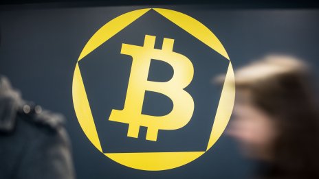 Конфликтът в Близкия изток повлича надолу и биткойна*