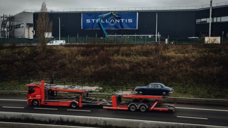 Stellantis обмисля инвестиция в собствено производство на енергия в Европа