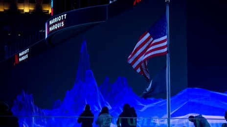 Google наема най-големия в света билборд