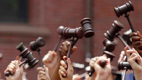 Екатерина Захариева: Не бива да заклеймяваме арбитражните съдилища