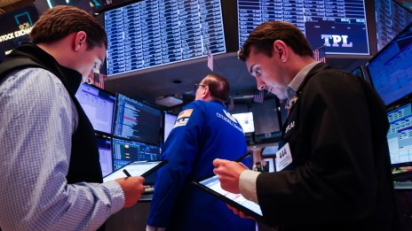 Съмненията около AI еуфорията попариха успешната серия на S&P 500