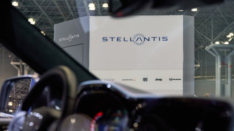 Stellantis изтегля от пазара в САЩ над 200 хил. автомобила заради софтуерна грешка