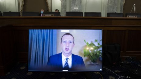 Facebook временно ще намали политическото съдържание в няколко страни