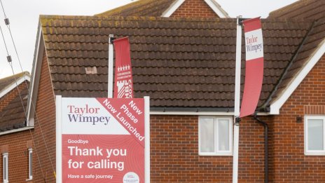 Най-големите британски строителни компании забавят оборотите заради затягането на пазара