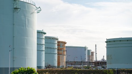 Петролът поевтинява заради опасенията около новите финансови стимули в Китай*