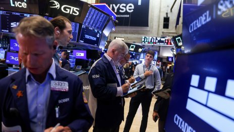 Dow надгражда рекордното ниво от 53 хил. пункта, секторът на чиповете върви надолу*
