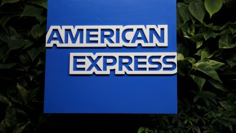 Луксозните карти на American Express ѝ носят впечатляваща печалба през тримесечието