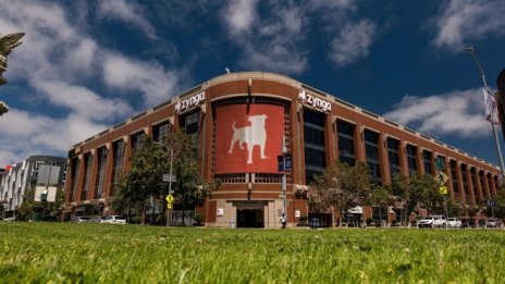 Защо Take Two плаща 12 млрд. долара за производителя на FarmVille