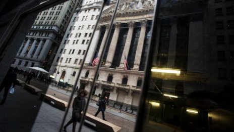 Със силен финален спринт Nasdaq навакса целодневното си изоставане 