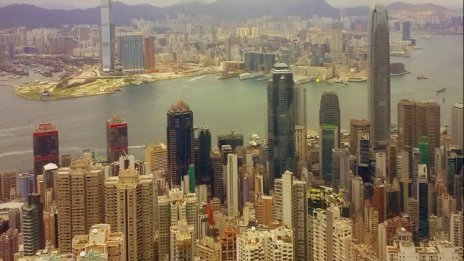 Цените на жилищата в Хонконг продължават да се понижават