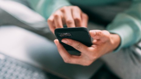 58% от населението на света са ползвали мобилен интернет към края на 2023 г.