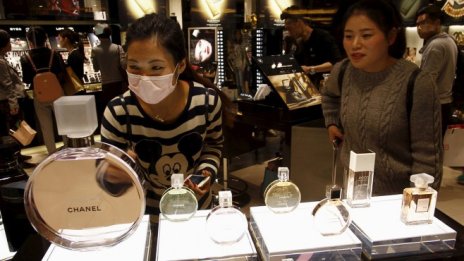 Китайският сектор на услугите се завърна към растеж