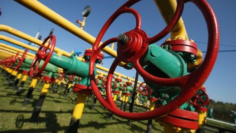 Петкова: Цената на природния газ е формирана правилно, скача с 20%