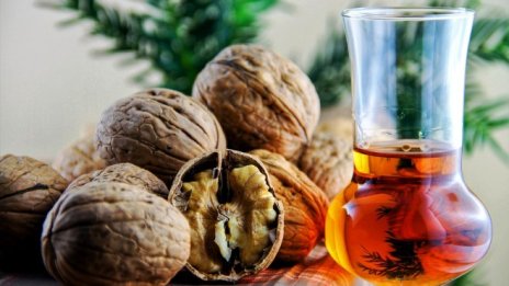 Валери Симеонов: Процентът зърнен етанол ще се изписва на етикета на ракията