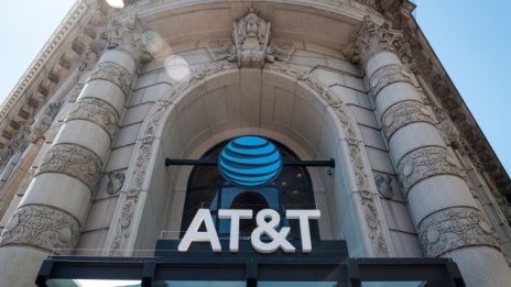 AT&T понесе удар от пандемията, но приходите ѝ надминаха очакванията