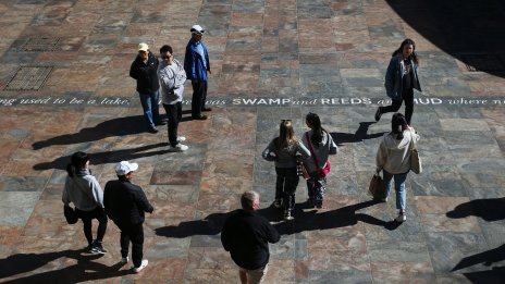 Продажбите на дребно в Австралия се възстановяват през юли