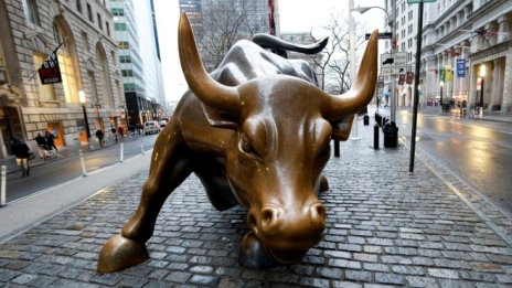 S&P 500 е на по-малко от 1% от рекорда си