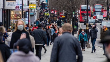 Омикрон подплаши потребителите във Великобритания