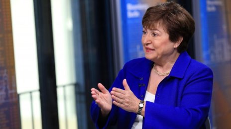 МВФ: Икономиката ще продължи възстановяването си през 2022 г., но губи инерция