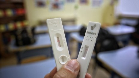 Министерството на здравеопазването купува над 7 млн. теста за учениците