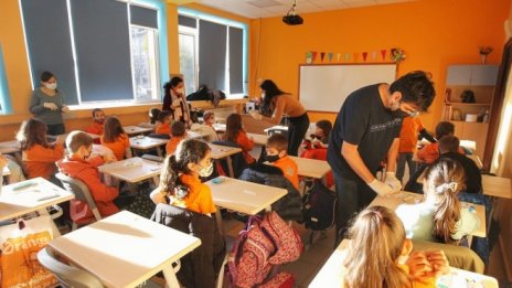 Част от учениците в София ще учат онлайн преди извънредната ваканция