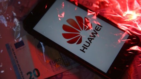 Huawei се сблъсква с нова опасност - фронт срещу облачните ѝ услуги