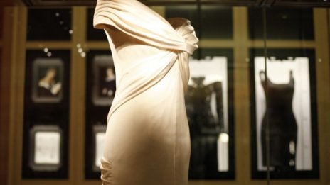 Носени от принцеса Даяна рокли ще бъдат продадени на търг