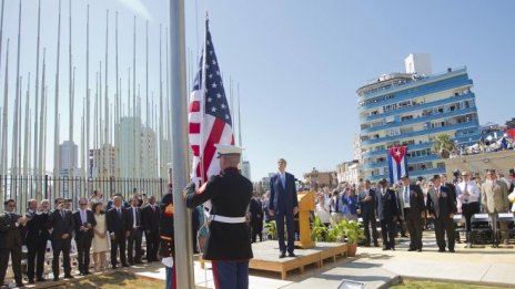 САЩ изтегля основната част от дипломатите си в Куба