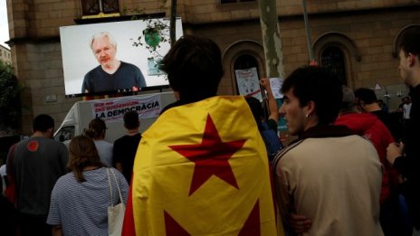 Джулиан Асандж: Каталунският референдум е първата интернет война в света