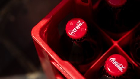 Coca-Cola повиши прогнозите си благодарение на по-високите цени и стабилното търсене