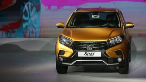 Продажбите на нови автомобили в Русия спадат със 17% през август