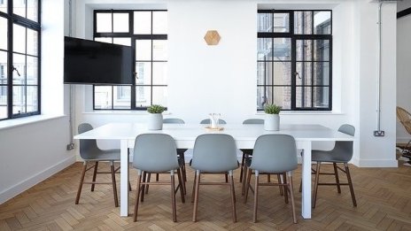 Датите за завръщане в офиса вече са история