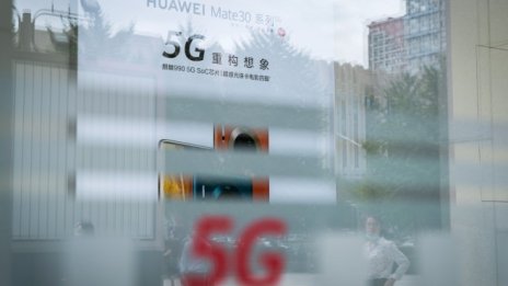 Великобритания ще глобява за използване на компоненти от Huawei