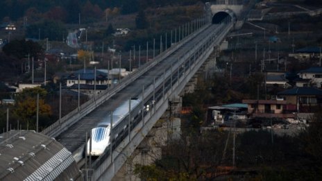 Япония и Китай се борят за доминация при свръхскоростните влакове