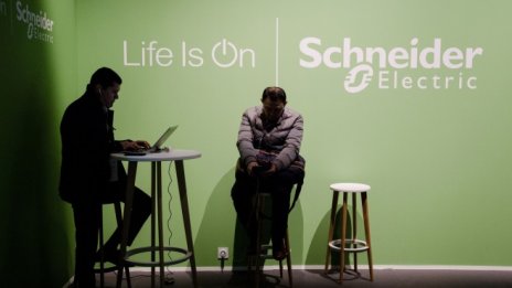 Френската Schneider Electric продава руското си дружество
