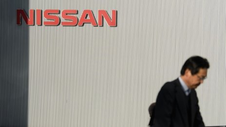 Акционерите на Nissan назначиха нови директори, докато бизнесът пропада