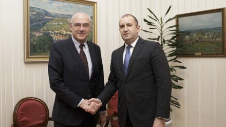 Румен Радев е загрижен от липсата на прозрачност в сделката за ЧЕЗ