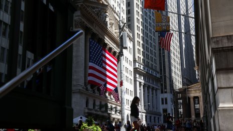 Dow се покачва с над 200 пункта след търговското споразумение на САЩ с Япония*