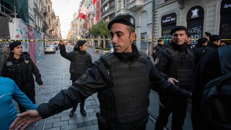 Турските власти тестват новите си правомощия за цензура след взрива в Истанбул