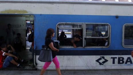 Аржентина национализира жп компанията си