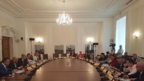 Екоминистерството обеща по-малко бюрокрация за малките и средни фирми