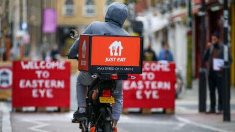 Just Eat Takeaway записа частична обезценка от стойността на Grubhub